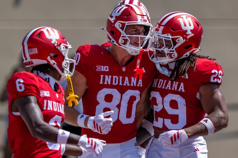 No. 6 Indiana opens title defense with dominant 52-16 win over North Texas | iNFOnews.ca