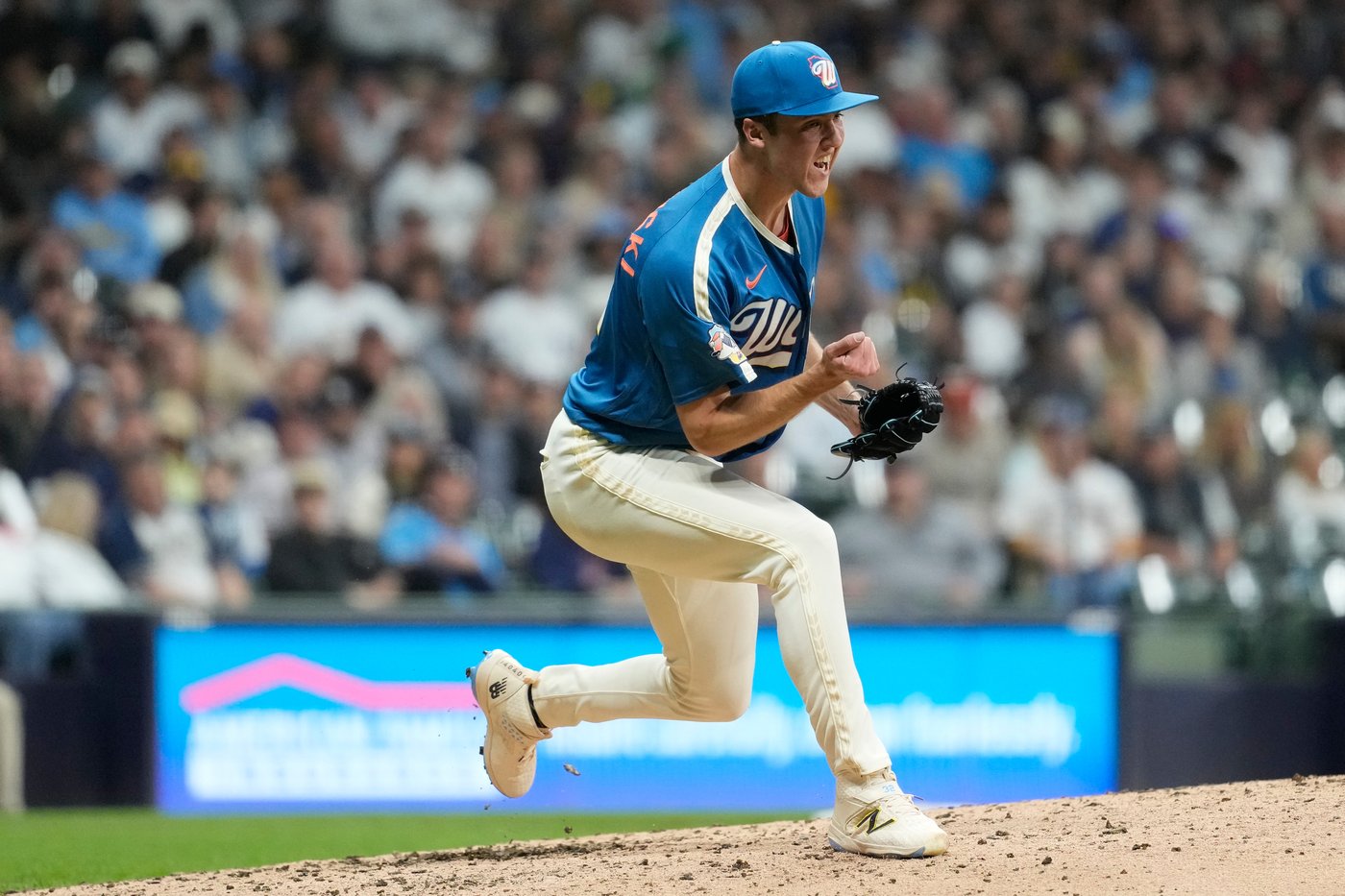 Flame-throwing Misiorowski strikes out 11 as Brewers blank Yankees 6-0 | iNFOnews.ca