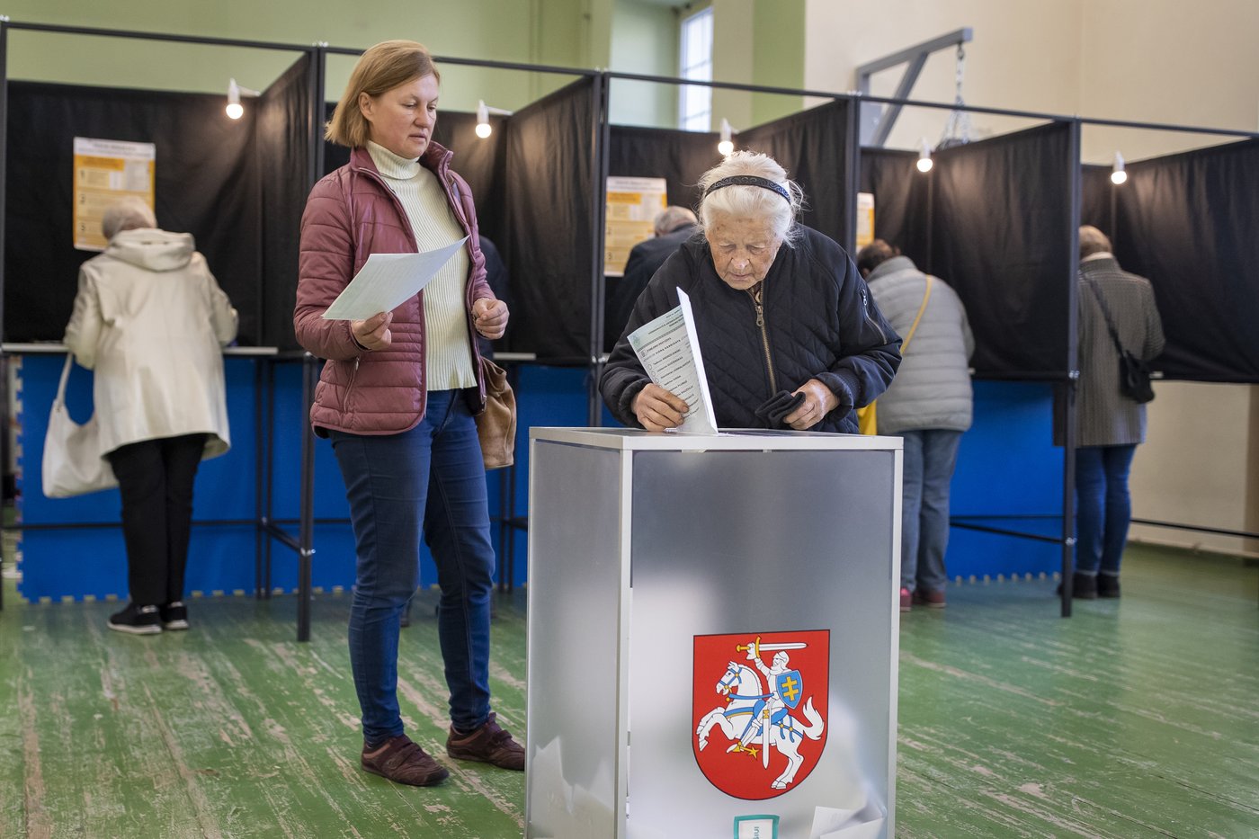 Lithuanians vote in parliamentary election with many looking for change despite a strong economy | iNFOnews.ca