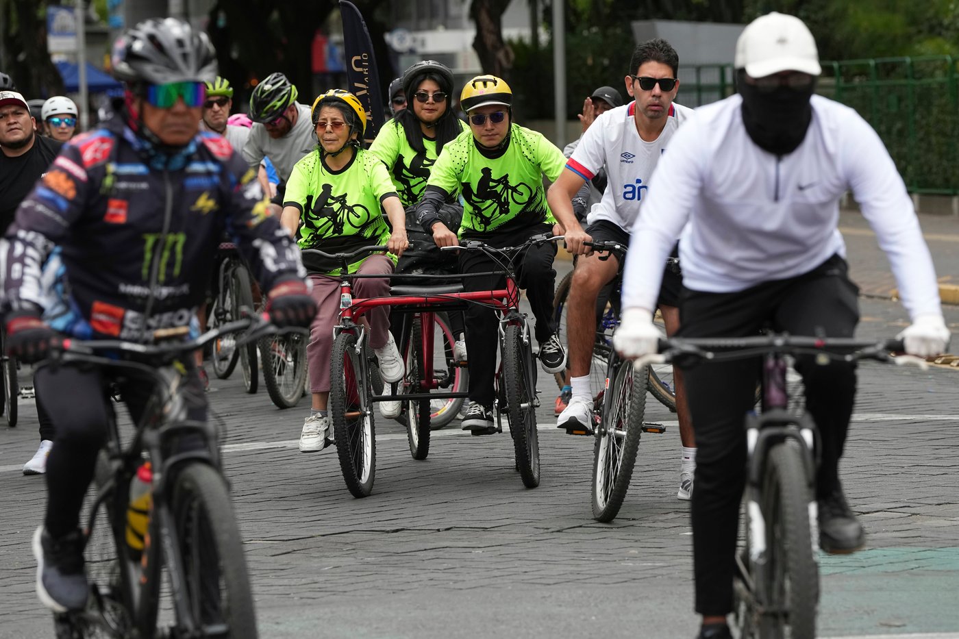 Tandem bicycle club in Ecuador's capital leads blind riders to new adventures | iNFOnews.ca Tandem bicycle club in Ecuador's capital leads blind riders to new adventures | iNFOnews.ca