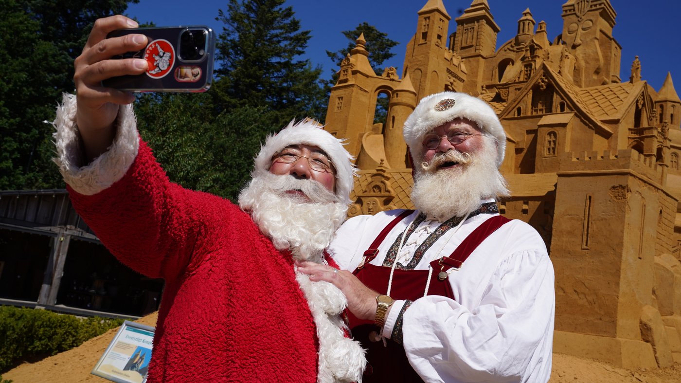 World Santa Congress brings Christmas cheer to the height of summer | iNFOnews.ca World Santa Congress brings Christmas cheer to the height of summer | iNFOnews.ca