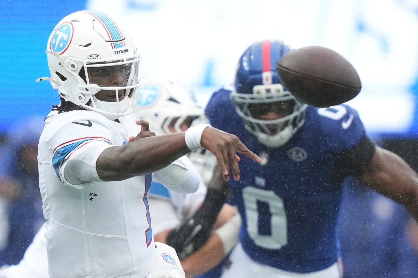 Cam Ward throwing his first interception of the season seals the Titans falling to 0-3 | iNFOnews.ca