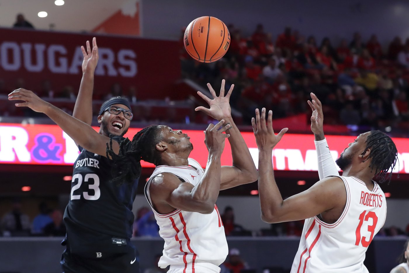 L.J. Cryer scores 18 of his 20 points in 2nd half and No. 17 Houston beats Butler 79-51 | iNFOnews.ca