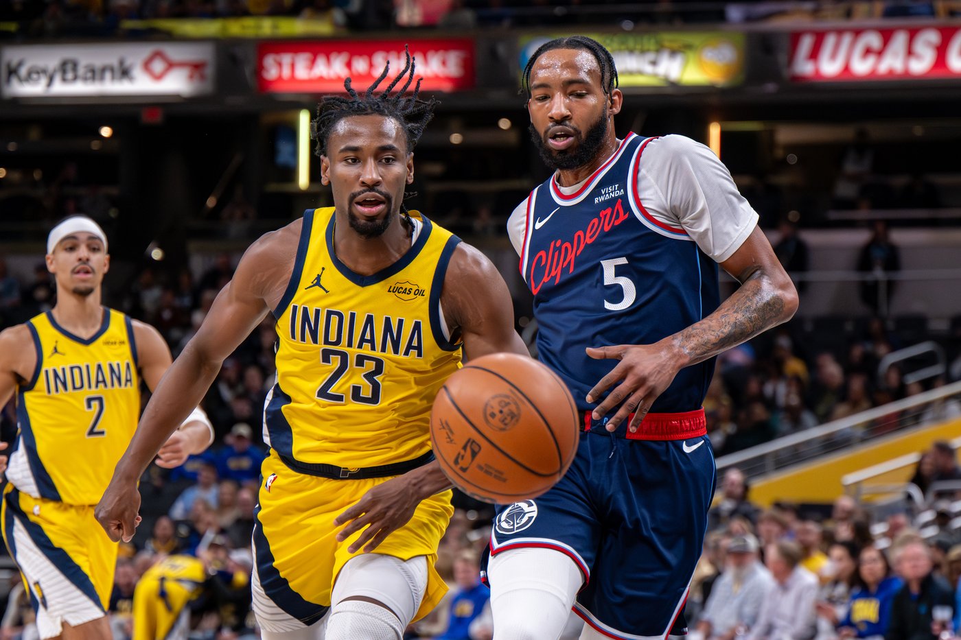 Kawhi Leonard's jumper sends Clippers past Pacers 114-113 after they come from 24 down | iNFOnews.ca Kawhi Leonard's jumper sends Clippers past Pacers 114-113 after they come from 24 down | iNFOnews.ca