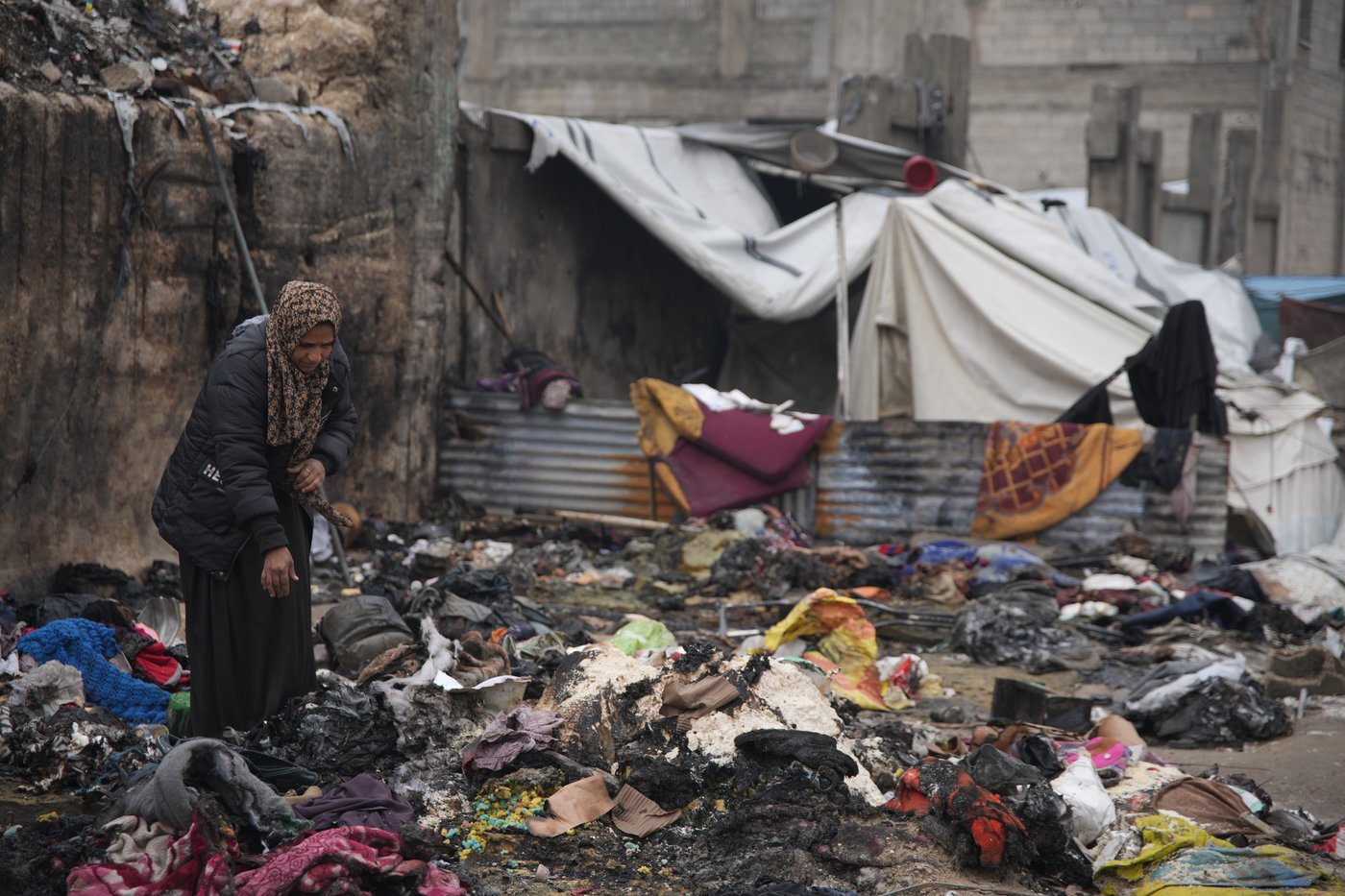 Grandmother and grandson burn to death in Gaza tent while cooking; Jolie visits Rafah crossing | iNFOnews.ca Grandmother and grandson burn to death in Gaza tent while cooking; Jolie visits Rafah crossing | iNFOnews.ca