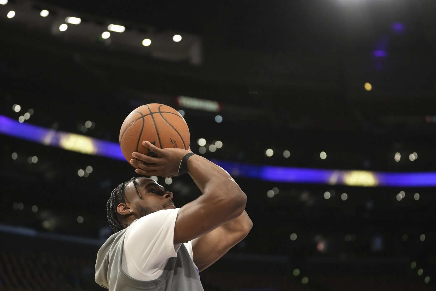 LeBron and Bronny James make history as the NBA's first father-son duo to play together | iNFOnews.ca
