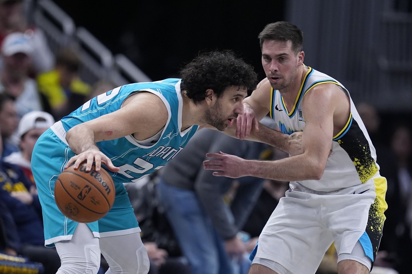 Brandon Miller's late free throws help Hornets beat the Pacers 113-109 and snap 8-game skid | iNFOnews.ca
