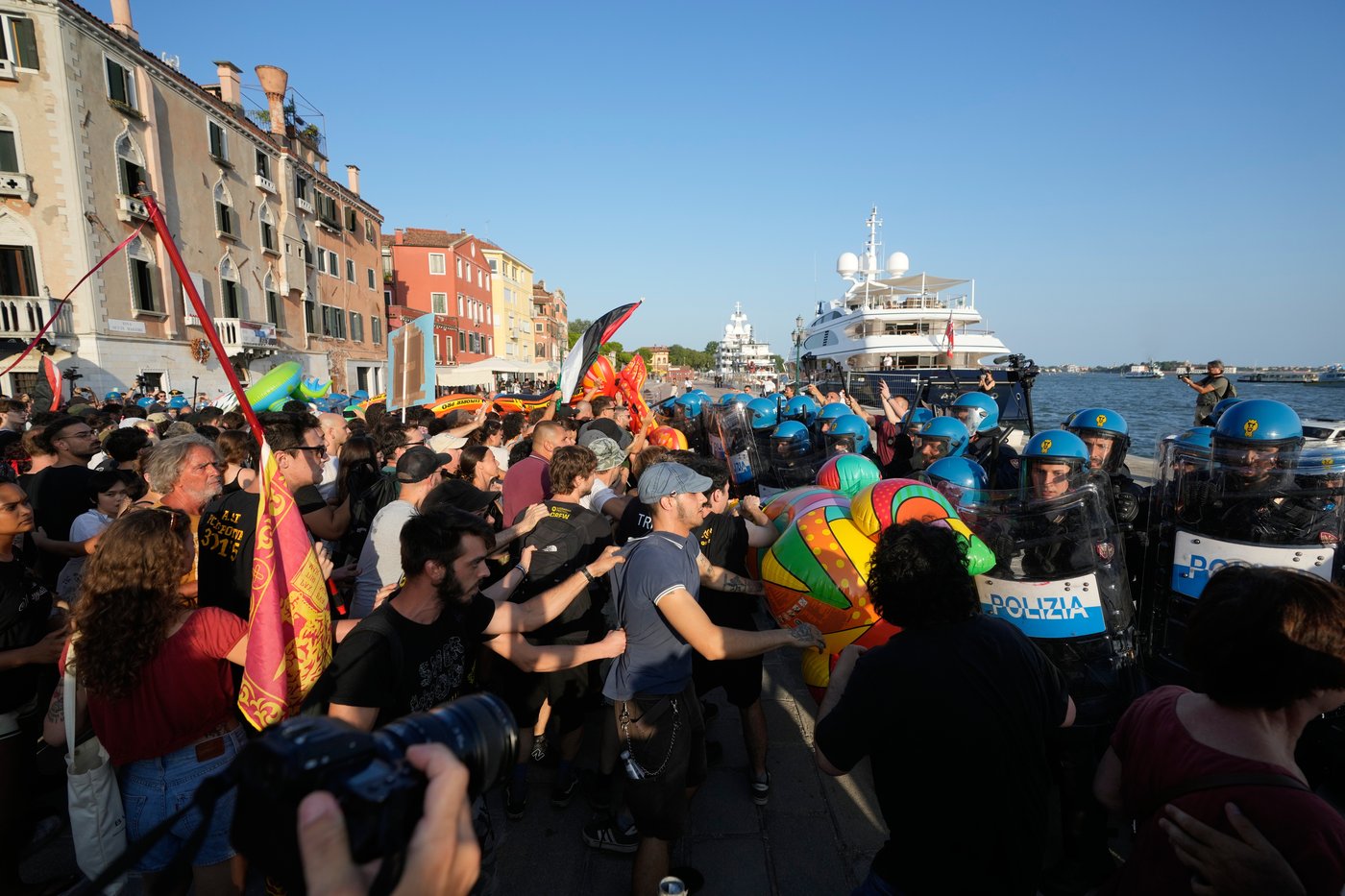 Trump's envoy faces protests in Venice on latest stop of super yacht diplomacy tour | iNFOnews.ca