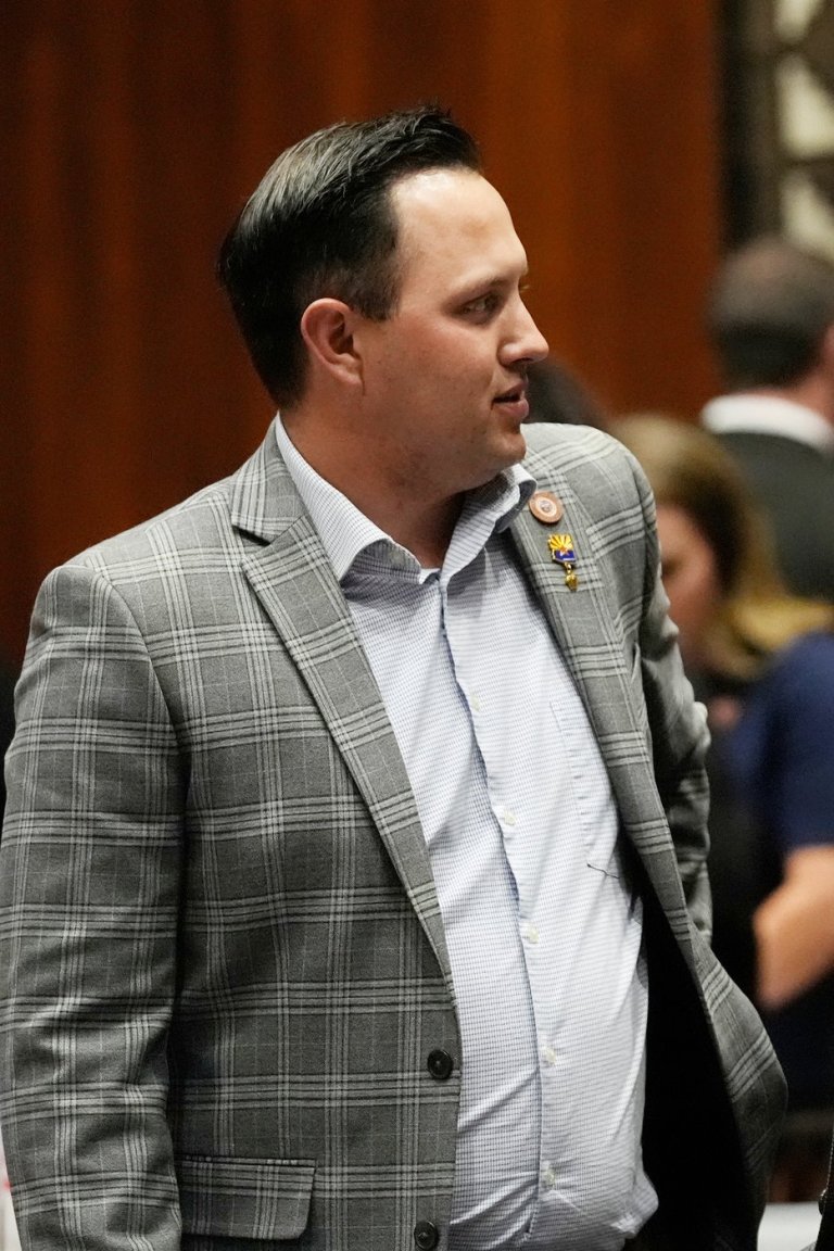 Former Republican lawmaker in Arizona pleads guilty to charges for forging petition signatures | iNFOnews.ca