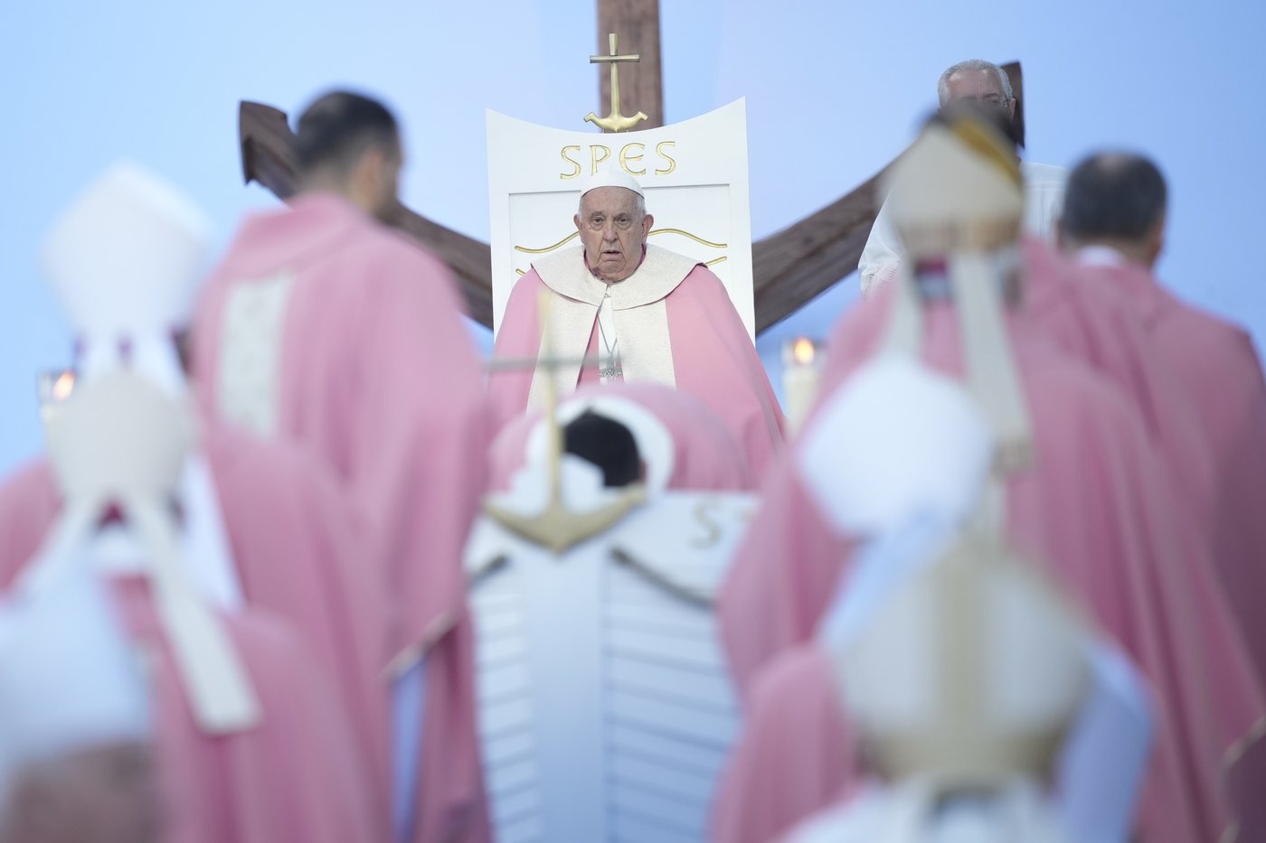 Pope Francis makes 1st papal visit to France's Corsica awash in expressions of popular piety | iNFOnews.ca