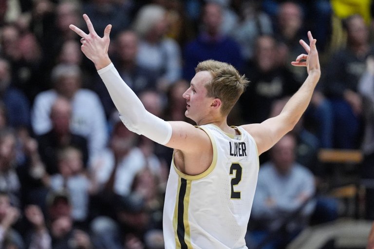 Fletcher Loyer and Braden Smith team up to lead No. 1 Purdue to 82-51 rout of Evansville in opener | iNFOnews.ca