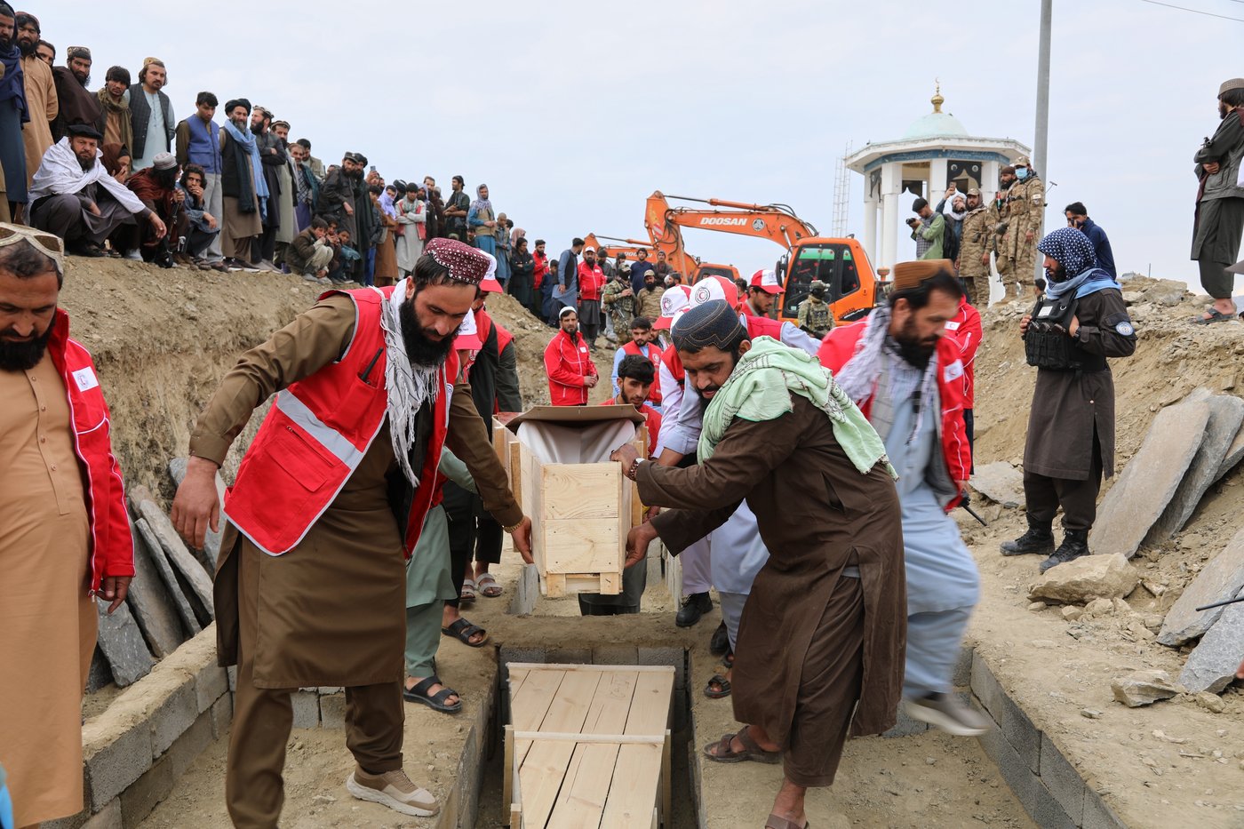 Afghans hold second mass funeral for victims of an airstrike on Kabul | iNFOnews.ca Afghans hold second mass funeral for victims of an airstrike on Kabul | iNFOnews.ca