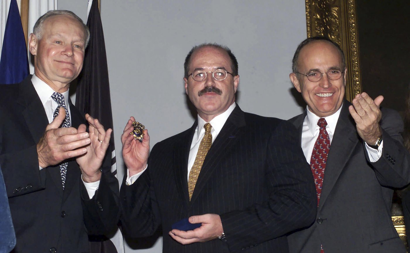 Bernard Kerik, who led NYPD on 9/11 before prison and pardon, has died at 69 | iNFOnews.ca