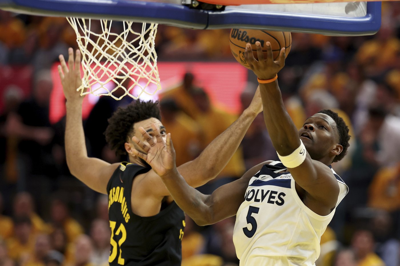 Edwards, Randle lead the way again as Timberwolves beat Warriors 117-110 for 3-1 playoff series lead | iNFOnews.ca Edwards, Randle lead the way again as Timberwolves beat Warriors 117-110 for 3-1 playoff series lead | iNFOnews.ca