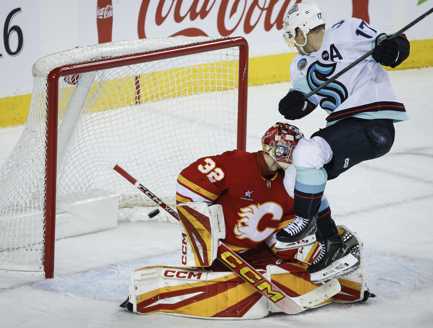 Beniers scores in OT as Kraken rally to beat Flames 3-2 | iNFOnews.ca
