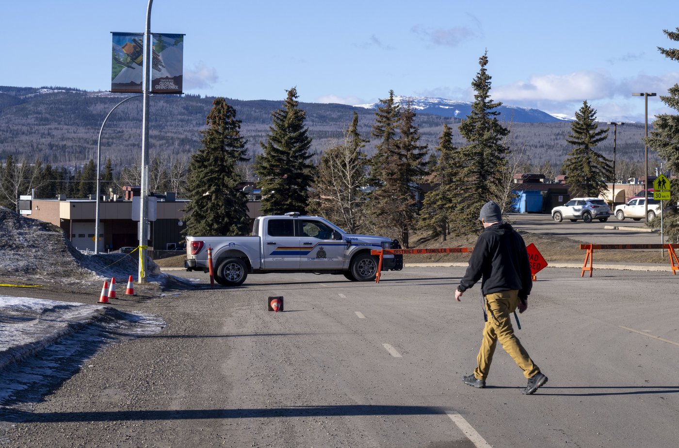 Alberta RCMP receive more reports of people with weapons after Tumbler Ridge shooting | iNFOnews.ca Alberta RCMP receive more reports of people with weapons after Tumbler Ridge shooting | iNFOnews.ca
