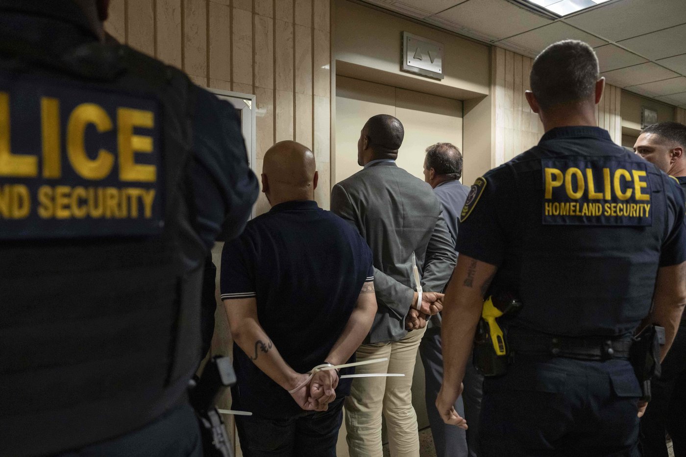 Elected officials among dozens of protesters arrested at a Manhattan immigration holding facility | iNFOnews.ca