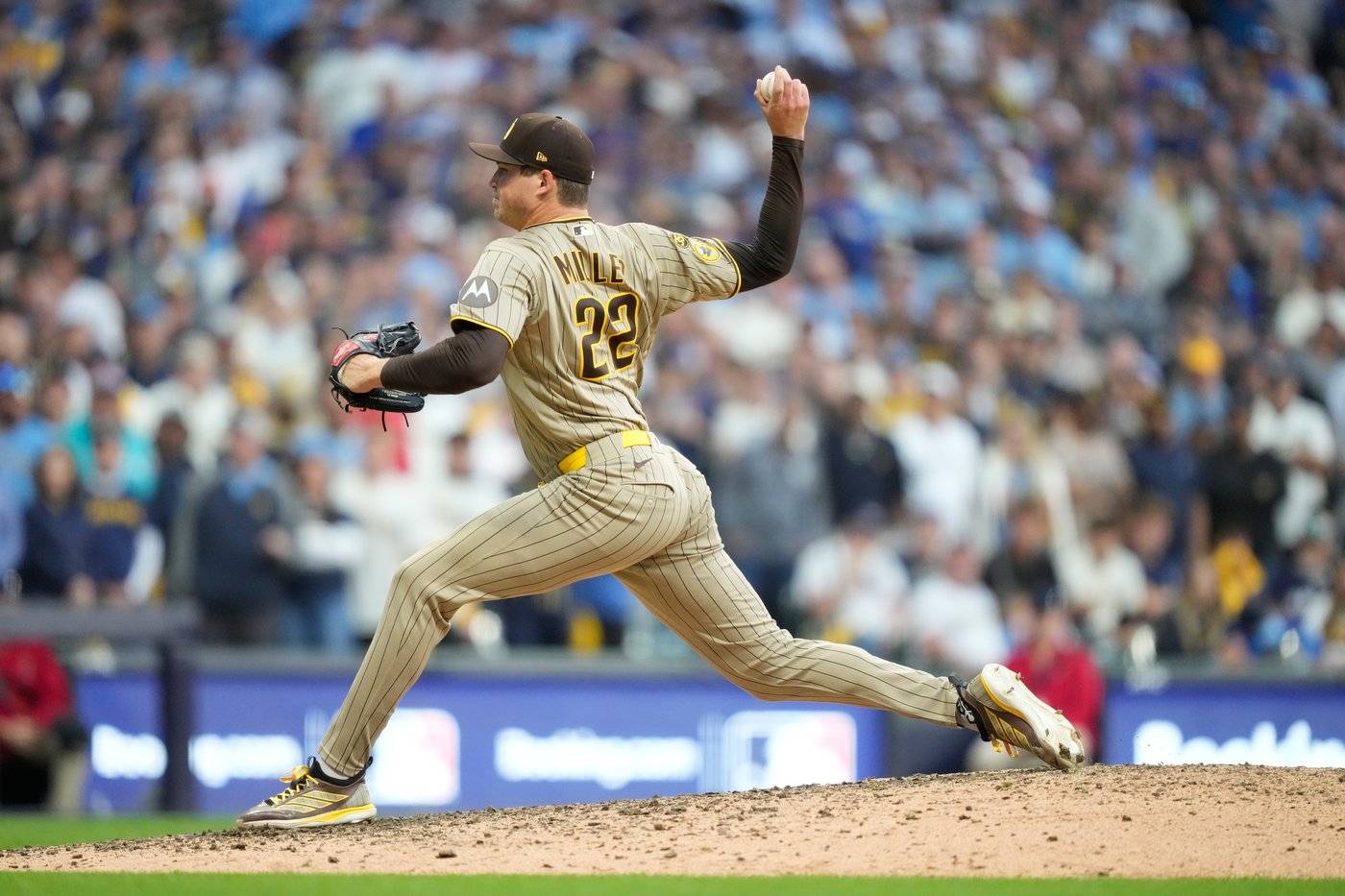 Mason Miller's uncharacteristic 9th-inning struggles put Padres on the verge of playoff elimination | iNFOnews.ca