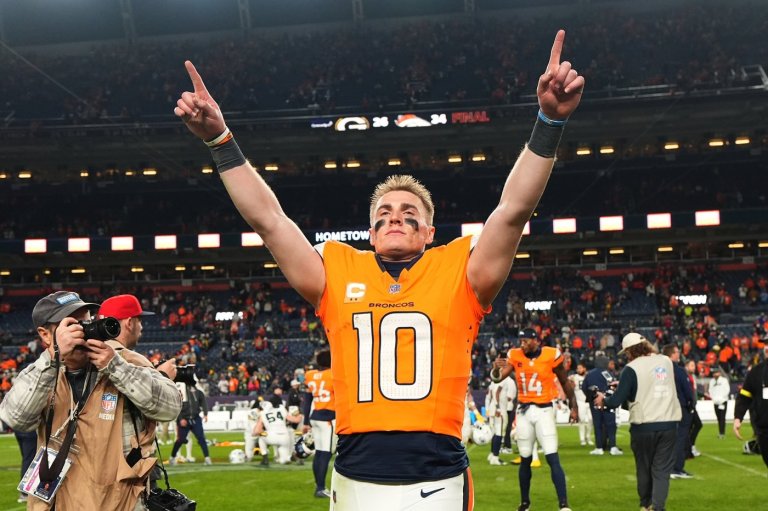 Bo Nix shines as Broncos clinch playoff spot with comeback win over Packers | iNFOnews.ca
