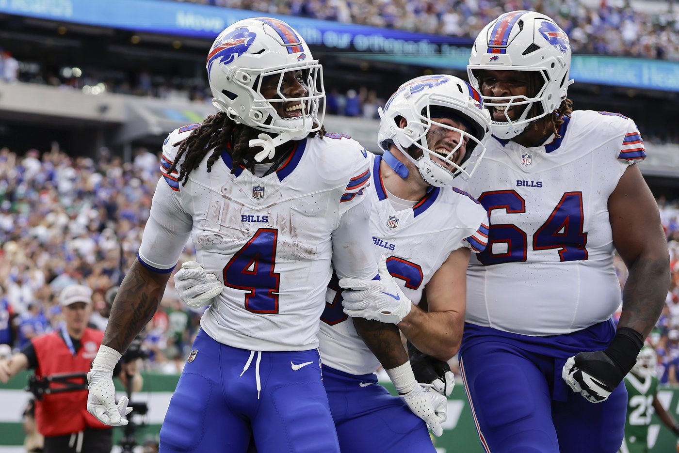 Josh Allen bounces back from bloody nose, leads Bills to easy 30-10 victory over Jets | iNFOnews.ca