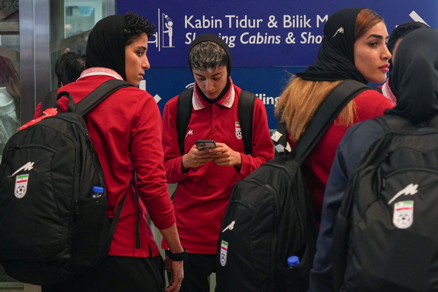Iranian women’s team leaves Malaysia for Oman after asylum reversal | iNFOnews.ca