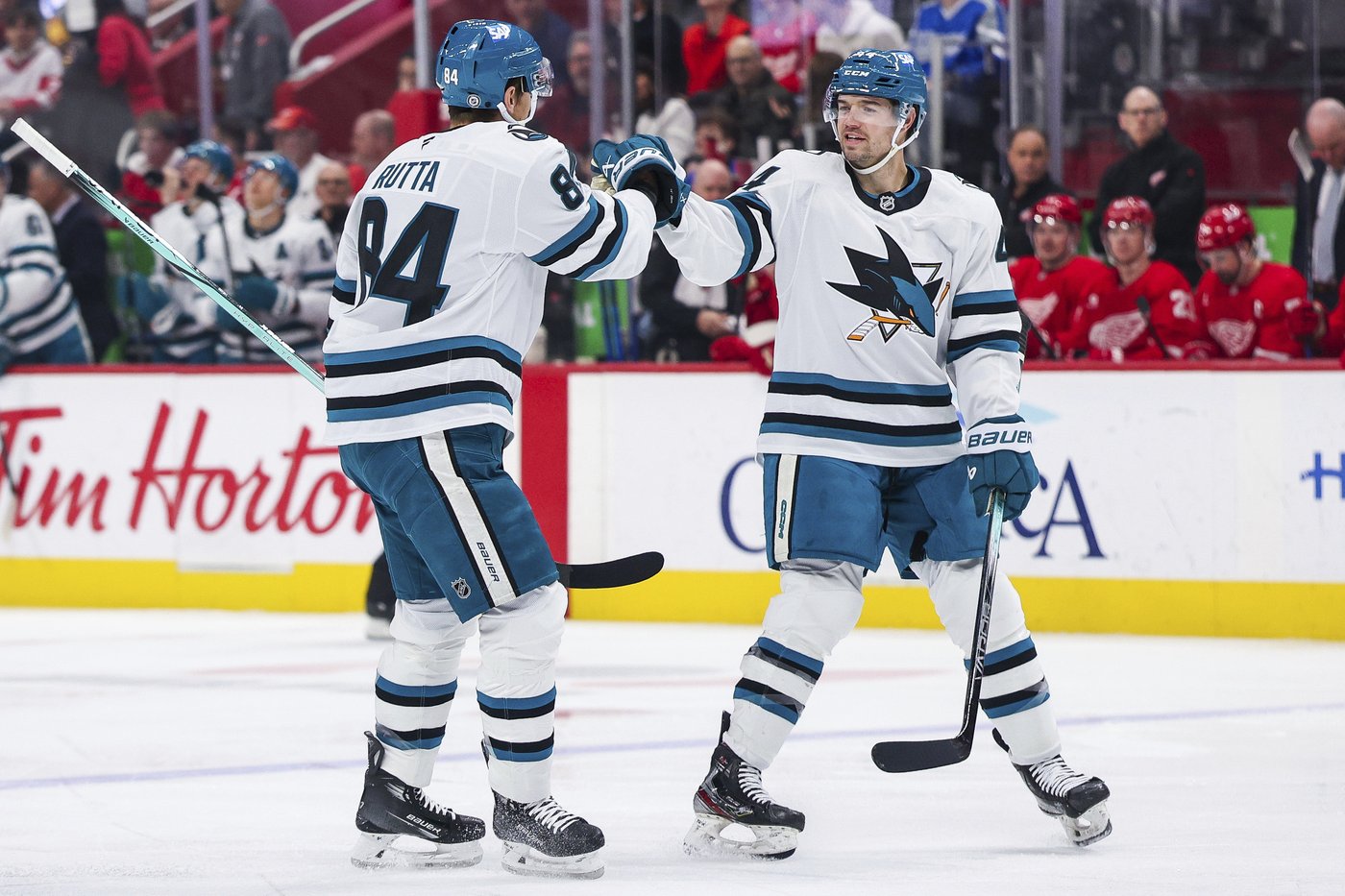 Eklund posts 3-point game as Sharks beat Red Wings 6-3 and end Detroit's 7-game win streak | iNFOnews.ca