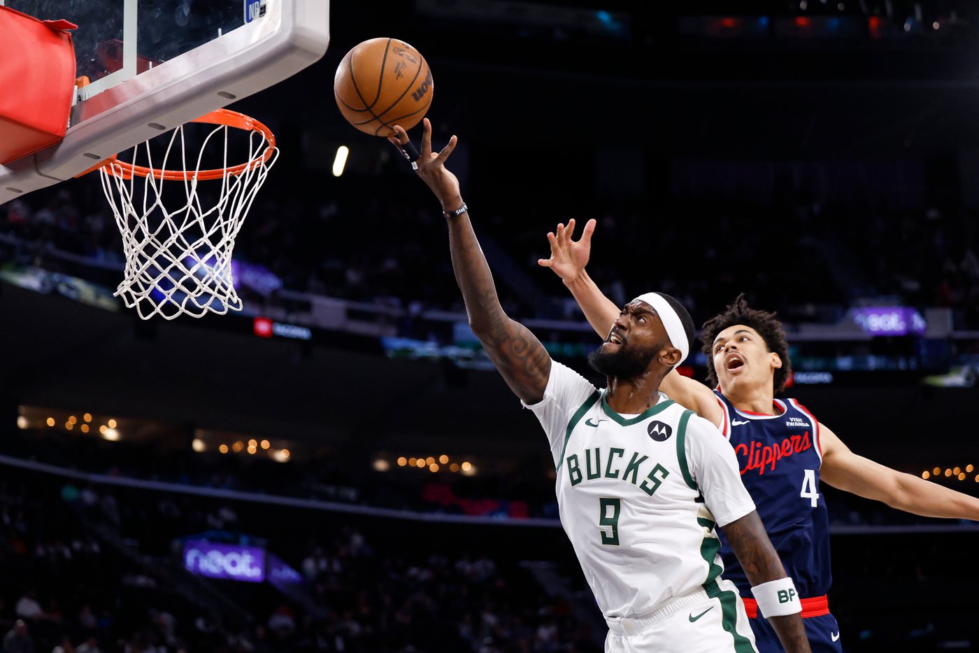 Clippers turn hot shooting into 129-96 rout of Bucks, led by Leonard's 28 points | iNFOnews.ca
