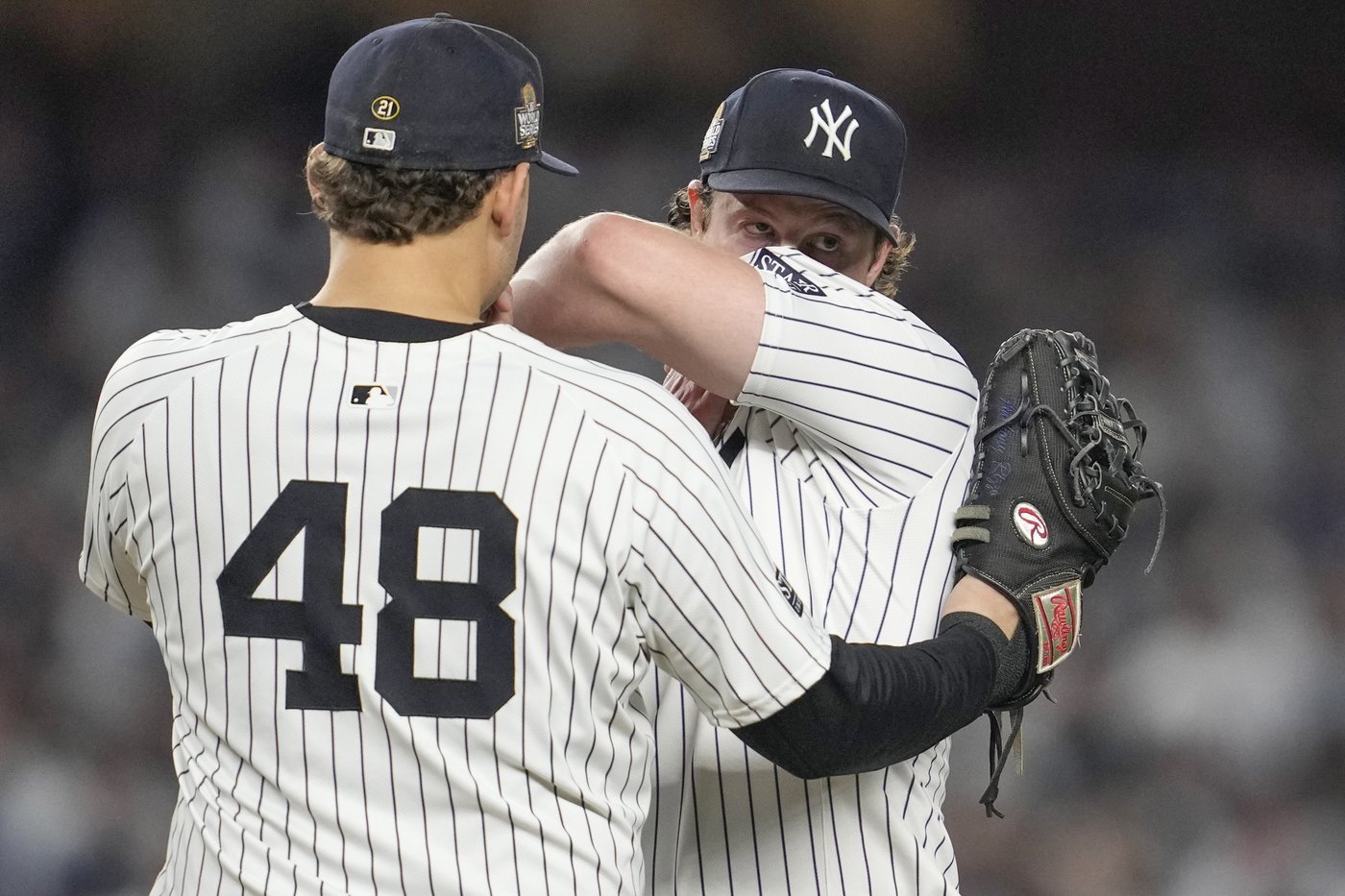 Yankees blow 5-run lead with epic defensive meltdown as Dodgers rally to clinch World Series | iNFOnews.ca Yankees blow 5-run lead with epic defensive meltdown as Dodgers rally to clinch World Series | iNFOnews.ca