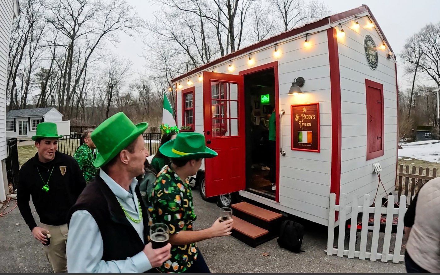 A fleet of festive pubs on wheels bring a taste of Ireland to New England | iNFOnews.ca