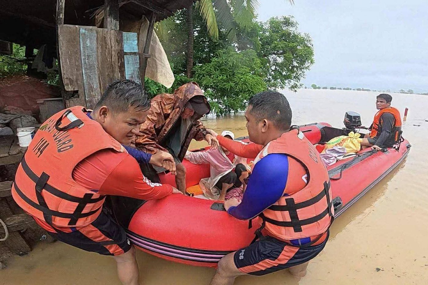 Tropical storm adds to Philippines' weather toll with 25 dead and 278,000 evacuated this week | iNFOnews.ca