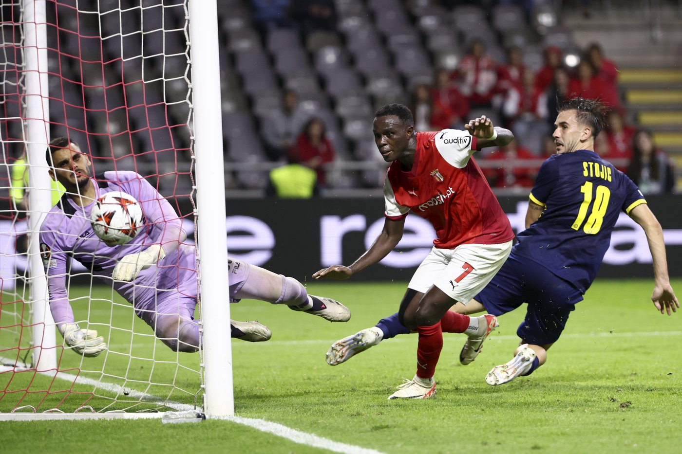 Tottenham overcomes early red card to post 3-0 win in revamped Europa League | iNFOnews.ca
