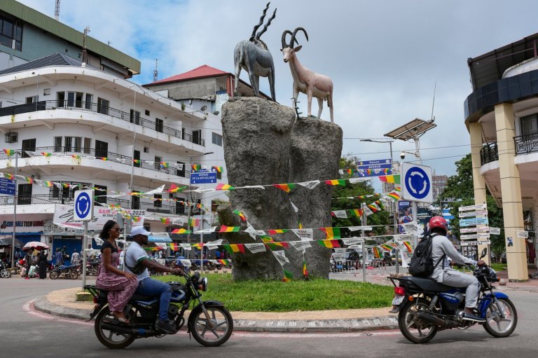 Polls open in Guinea in a referendum that could allow junta leader to run for president | iNFOnews.ca