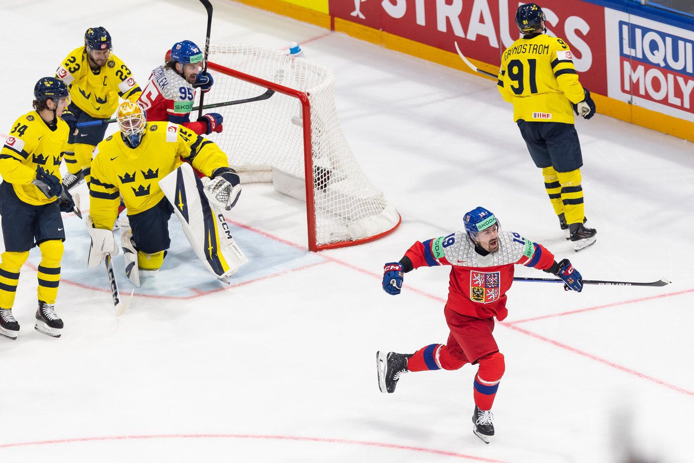 Canada beats Denmark and Crosby tallies 4 assists in third-period surge at hockey worlds | iNFOnews.ca
