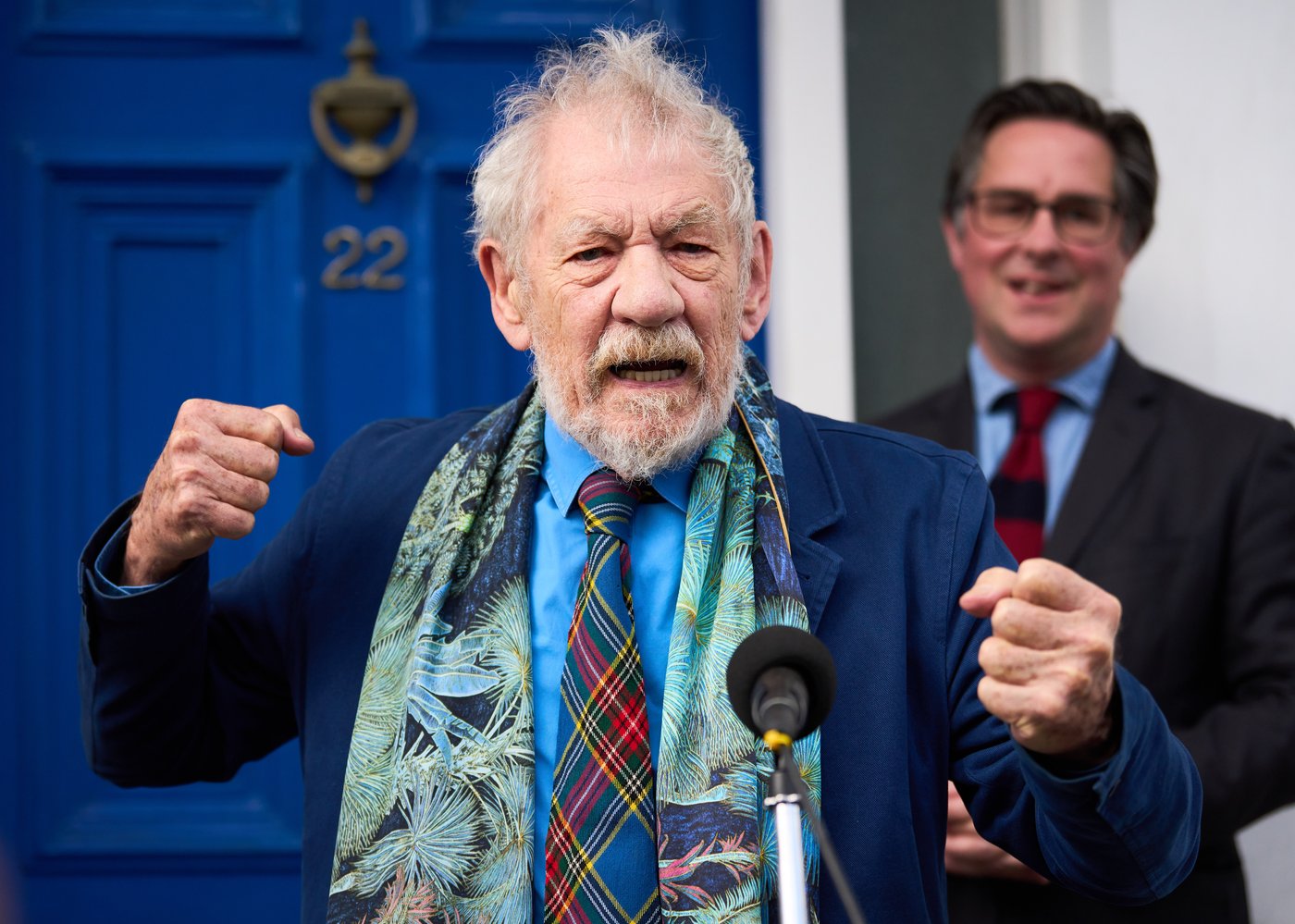 Laurence Olivier is honored with a plaque at his London childhood home | iNFOnews.ca Laurence Olivier is honored with a plaque at his London childhood home | iNFOnews.ca