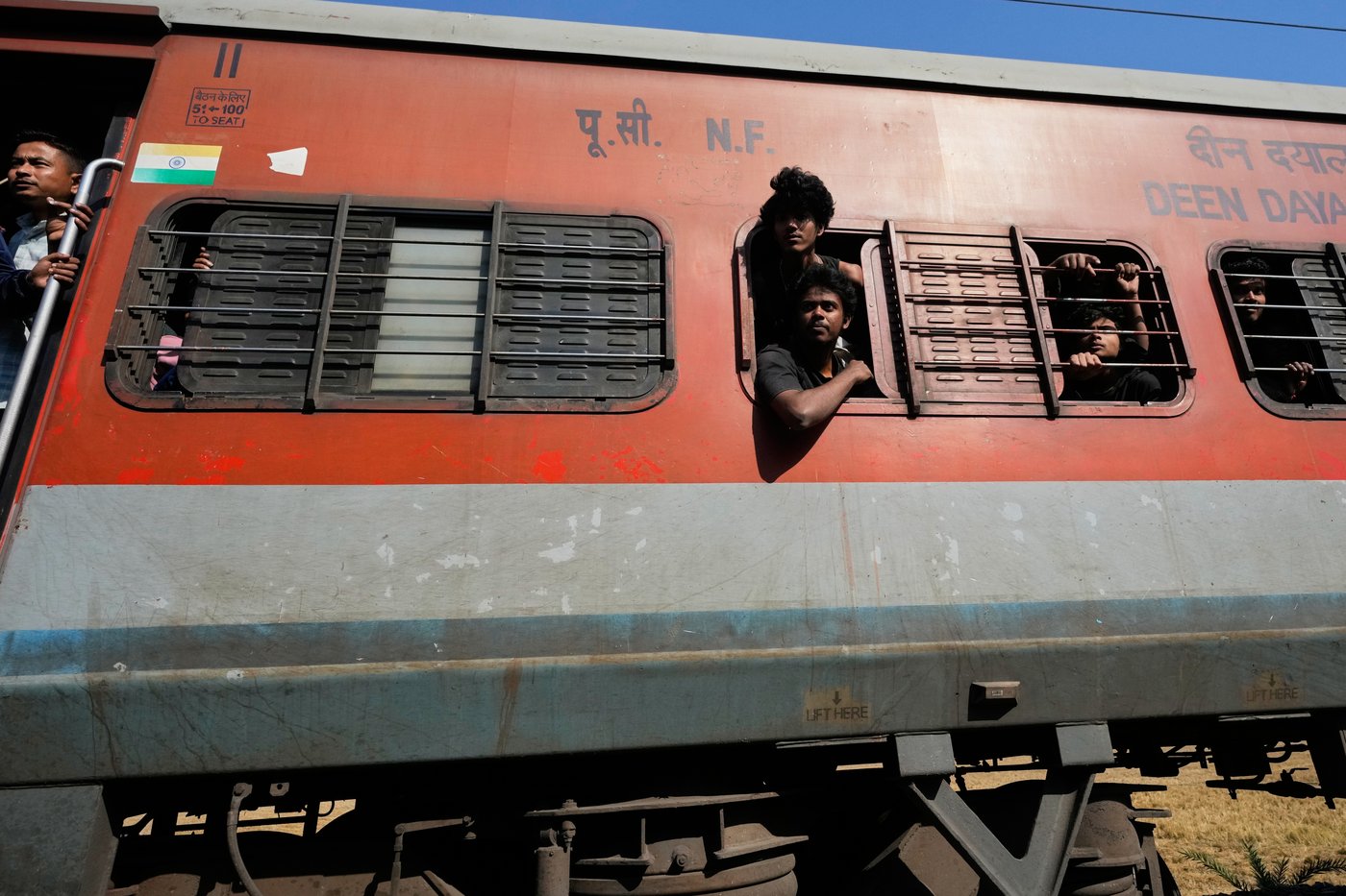 High-speed passenger train kills 7 elephants crossing railway tracks in northeast India | iNFOnews.ca