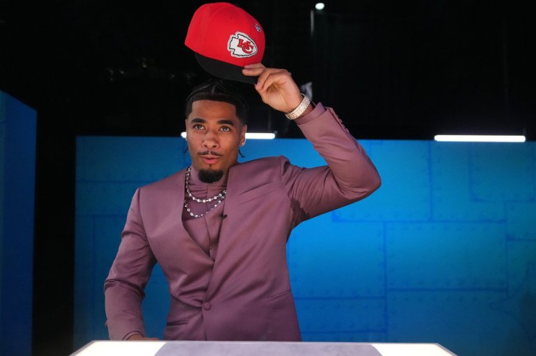 Chiefs shore up defense early in draft, give Patrick Mahomes some offensive help in later rounds | iNFOnews.ca