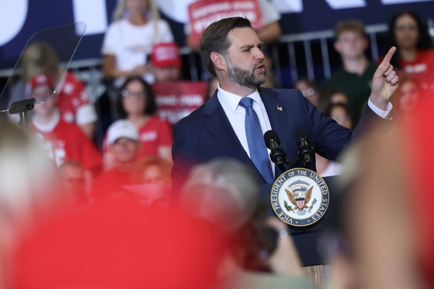 Vance blasts Democrats as 'lunatics' in Iowa rally push for GOP candidates | iNFOnews.ca