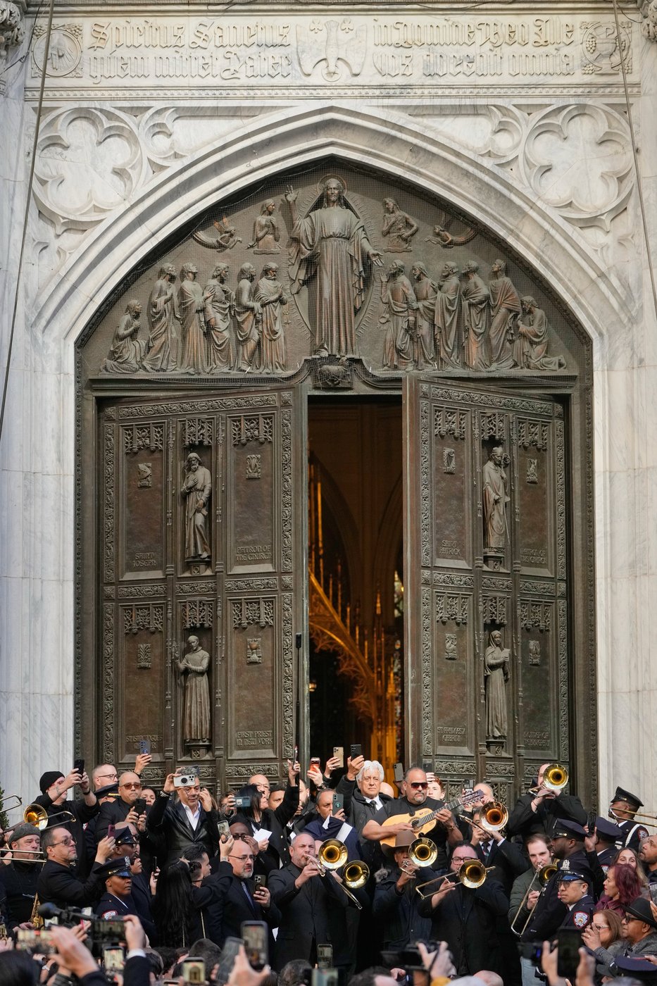 See the world in vertical: Top photos by AP photojournalists | iNFOnews.ca