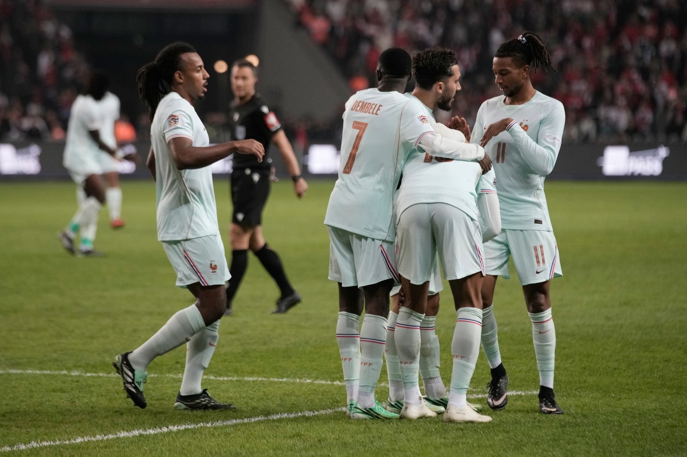Mbappé limps off with knee injury after scoring for France against Turkey and will leave squad | iNFOnews.ca Mbappé limps off with knee injury after scoring for France against Turkey and will leave squad | iNFOnews.ca