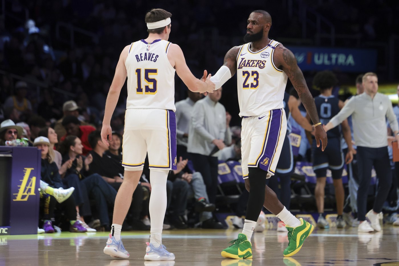 Anthony Davis scores 40 points, LeBron James has 18 in return to help Lakers beat Grizzlies, 116-110 | iNFOnews.ca