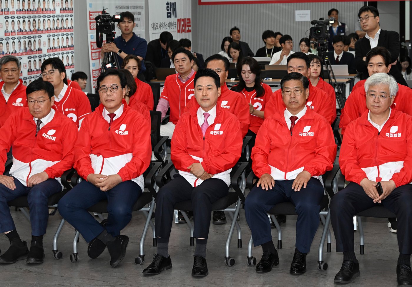 South Korea's ruling party wins most races in local elections but loses the crucial Seoul contest | iNFOnews.ca