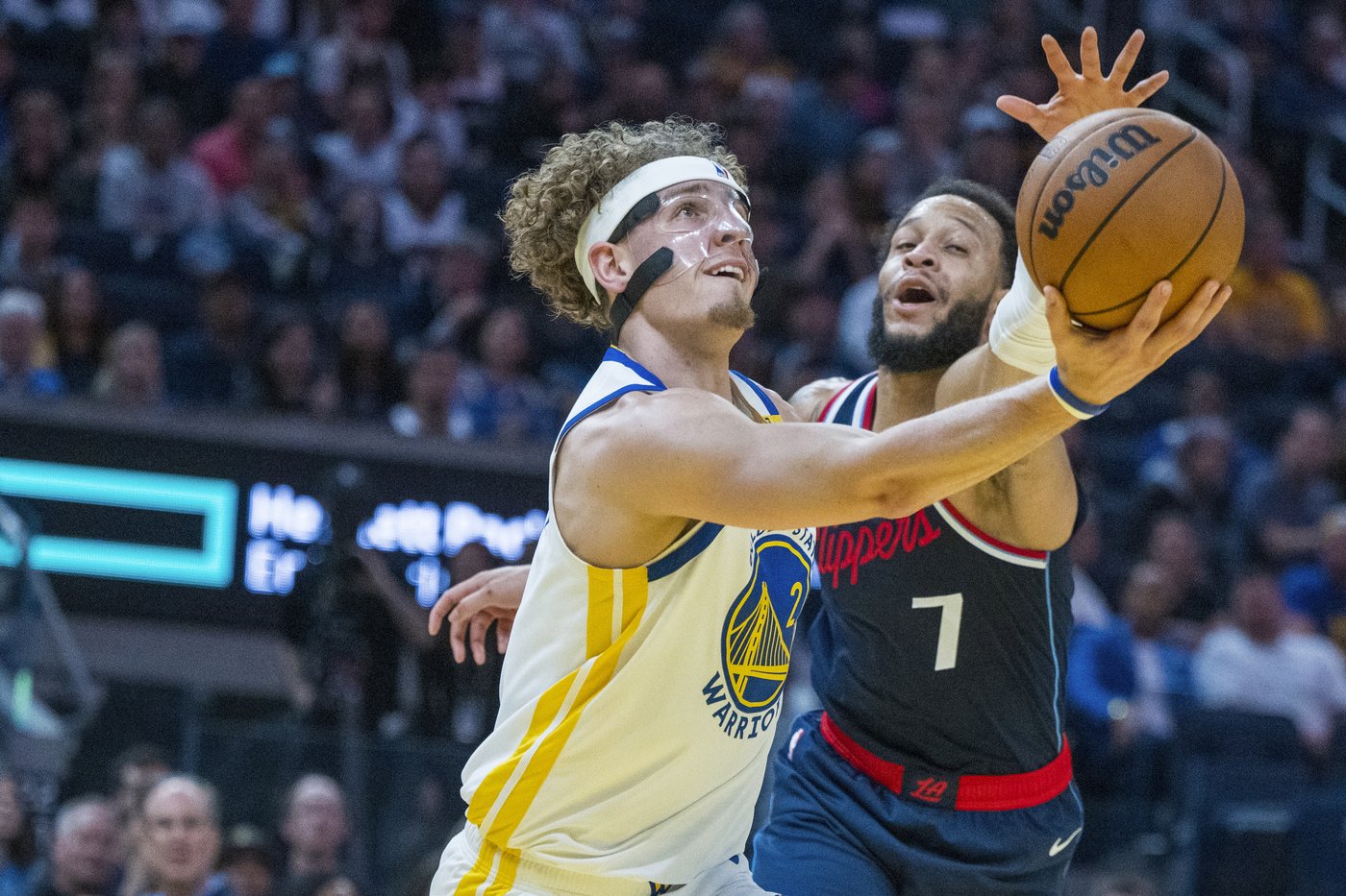 Clippers hold off Warriors as Stephen Curry goes down injured | iNFOnews.ca Clippers hold off Warriors as Stephen Curry goes down injured | iNFOnews.ca