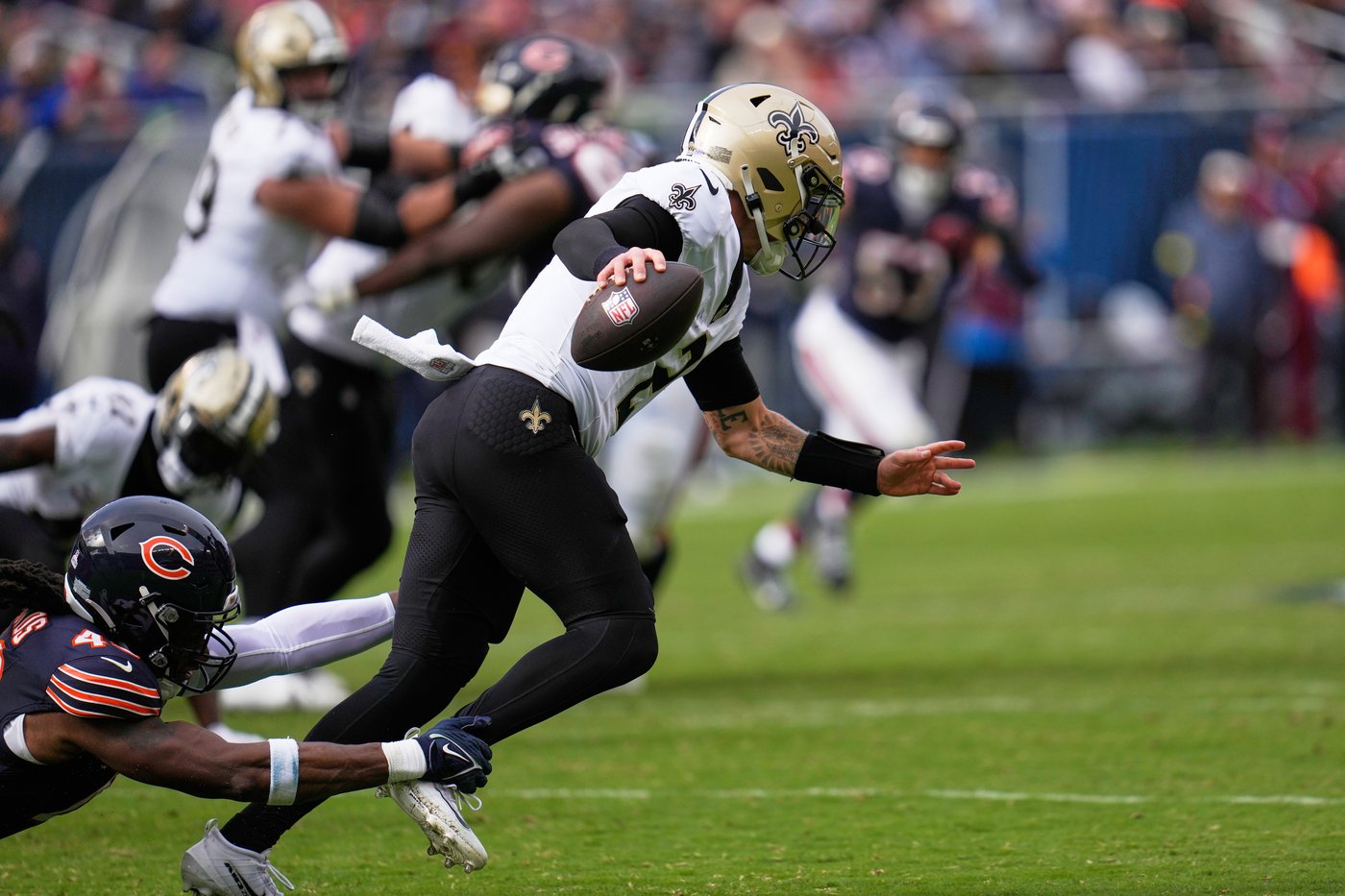 Allen's defense dominates against former team as Bears beat Saints 26-14 for 4th straight win | iNFOnews.ca Allen's defense dominates against former team as Bears beat Saints 26-14 for 4th straight win | iNFOnews.ca