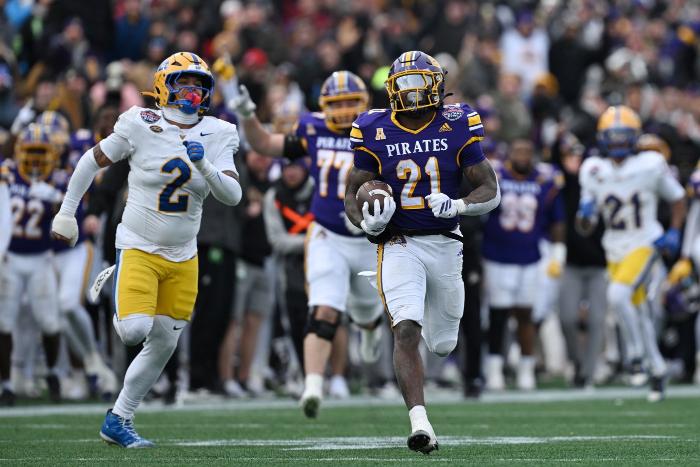 Long ECU touchdown negated by inadvertent whistle, but the Pirates win the Military Bowl anyway | iNFOnews.ca Long ECU touchdown negated by inadvertent whistle, but the Pirates win the Military Bowl anyway | iNFOnews.ca