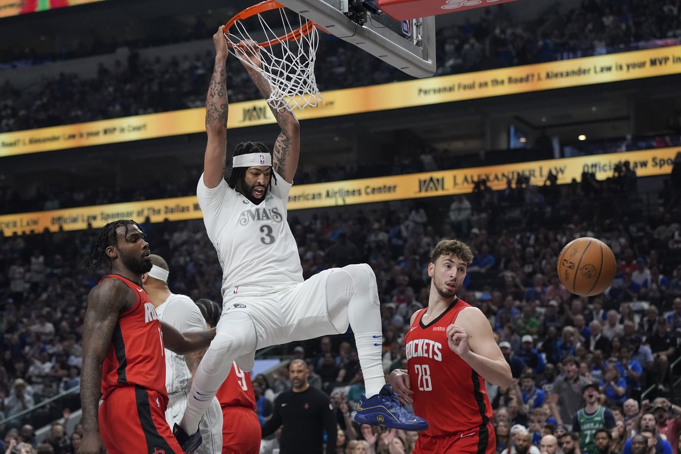 Anthony Davis leads Mavericks past Rockets 116-105 in Mavs debut but leaves with lower-body injury | iNFOnews.ca Anthony Davis leads Mavericks past Rockets 116-105 in Mavs debut but leaves with lower-body injury | iNFOnews.ca