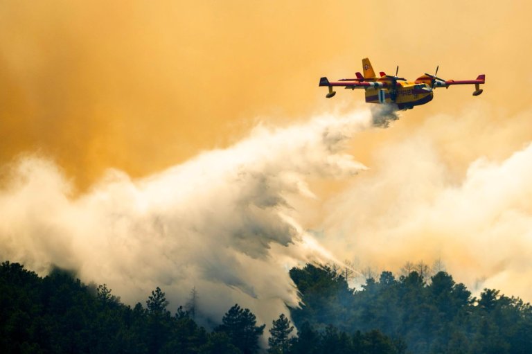 Wildfire southwest of Denver forces thousands to evacuate and destroys more than 160 structures | iNFOnews.ca