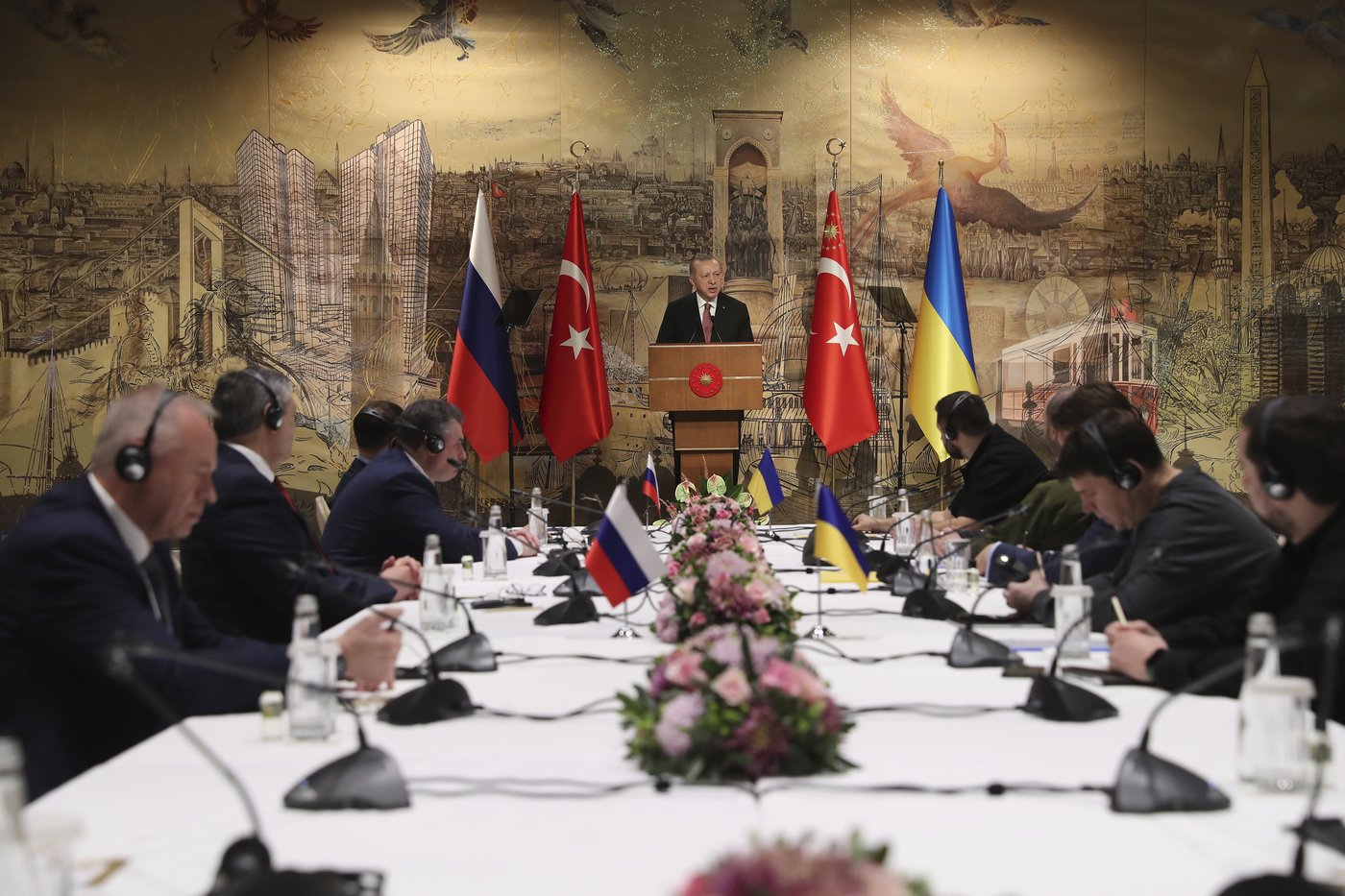 The diplomatic road seeking peace in Ukraine has had twists and turns | iNFOnews.ca