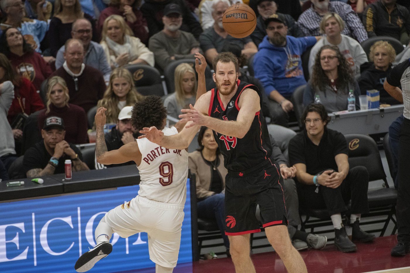 Mitchell's 26 points help Cavs improve to 17-1, stay perfect at home with 122-108 win over Raptors | iNFOnews.ca