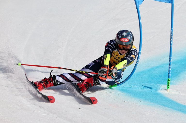 Mishap costs fast Shiffrin 1st-run lead in World Cup GS as Rast and Scheib stand 1-2 | iNFOnews.ca
