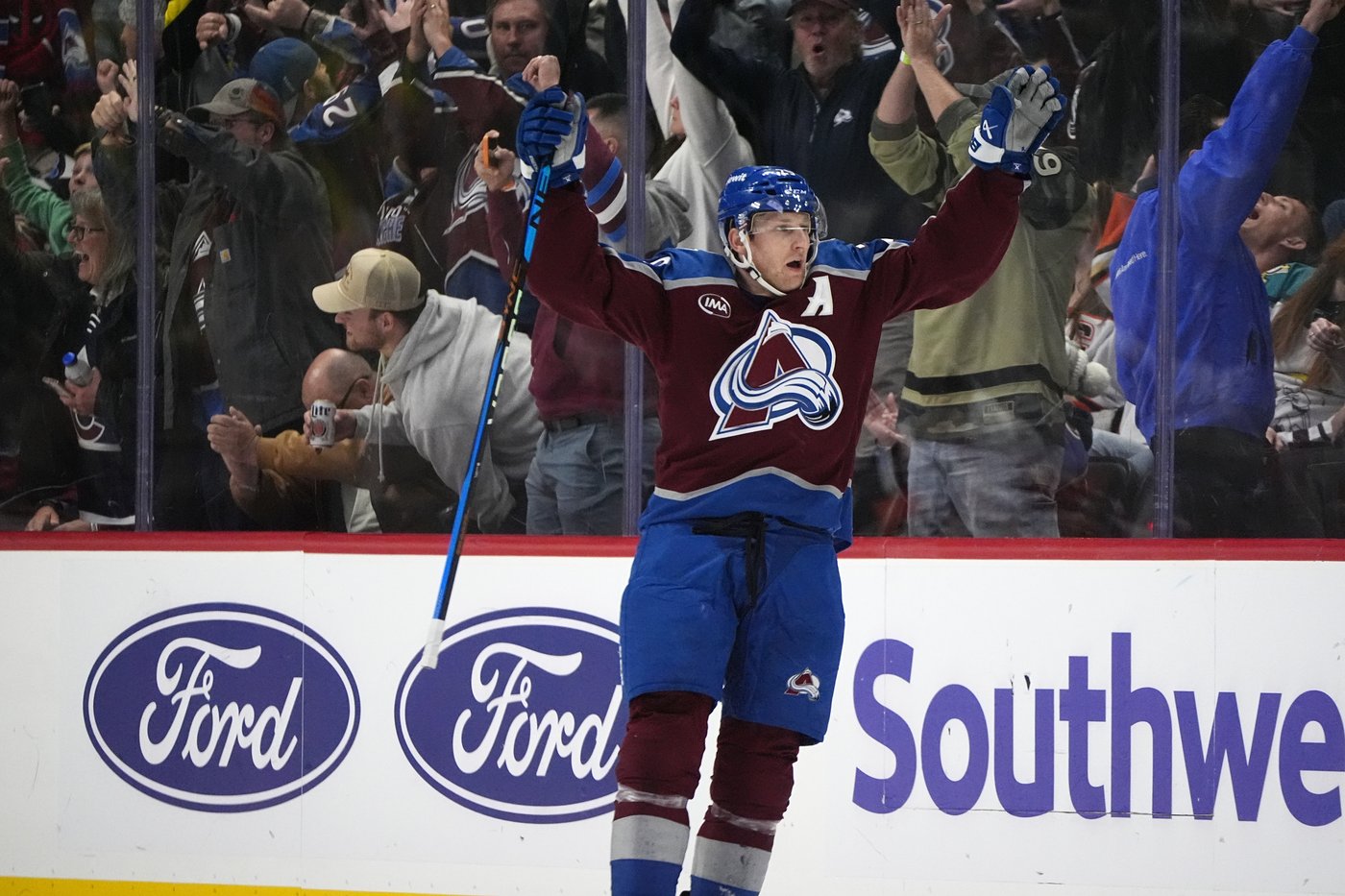 MacKinnon scores in OT to lift Avalanche past Ducks 4-3 for 1st win | iNFOnews.ca MacKinnon scores in OT to lift Avalanche past Ducks 4-3 for 1st win | iNFOnews.ca